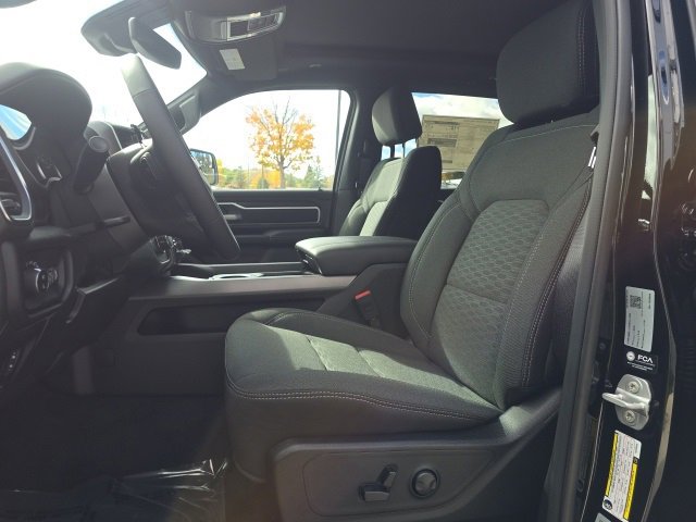 New 2026 RAM 1500 4x4 Crew Cab image 9