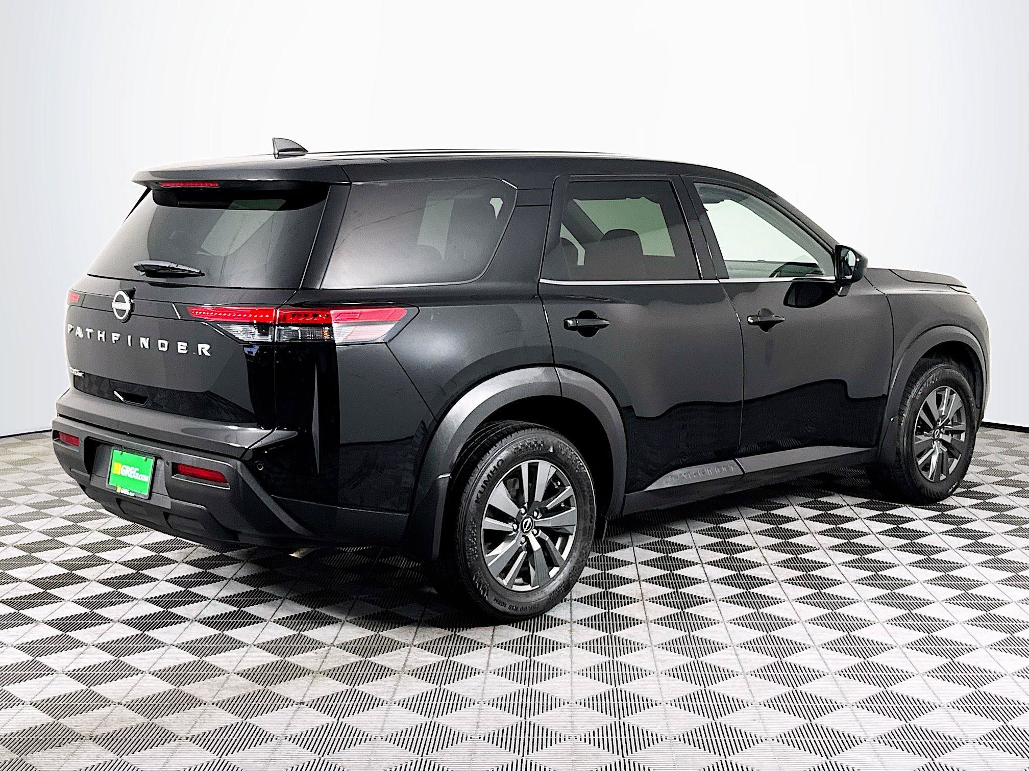 Used 2024 Nissan Pathfinder S FWD image 10