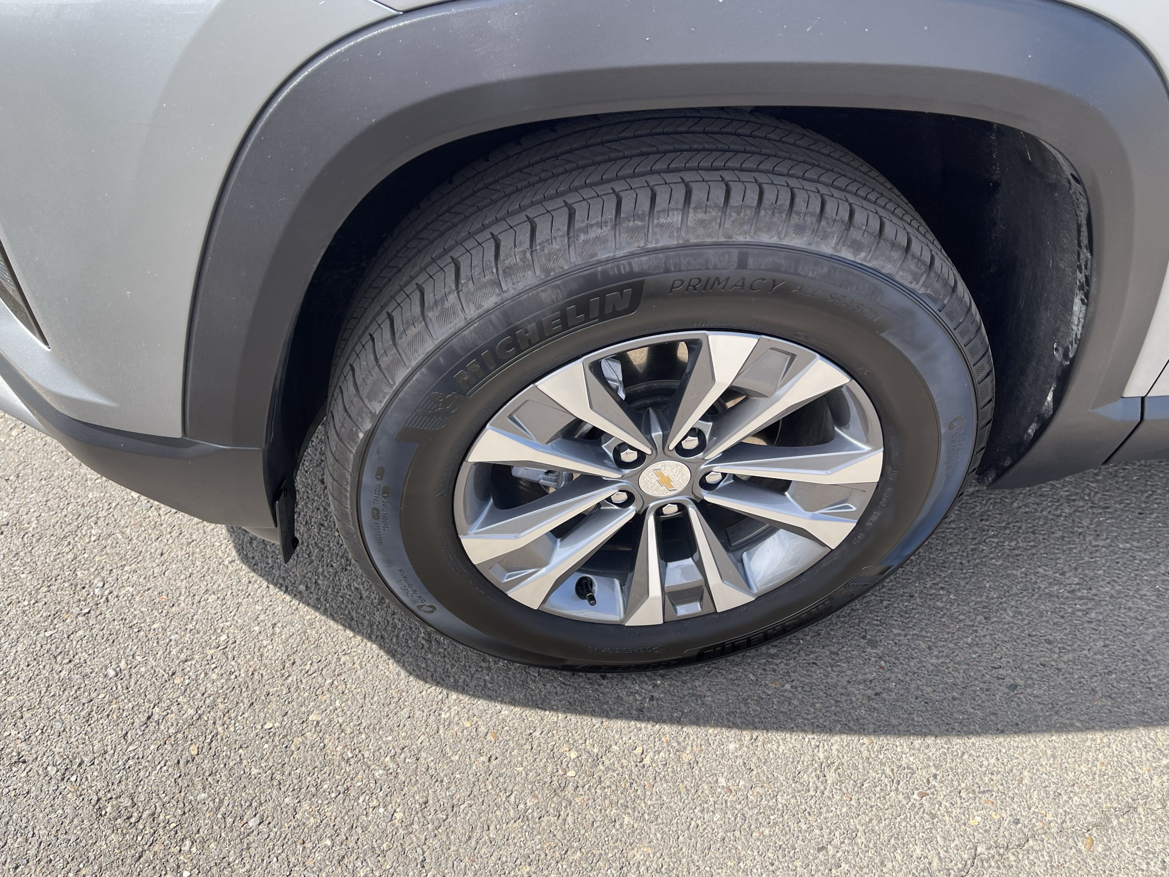 Used 2026 Chevrolet Equinox LT AWD/4WD image 9