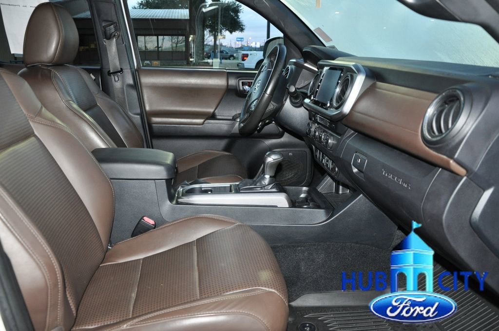 Used 2020 Toyota Tacoma Limited AWD/4WD image 17