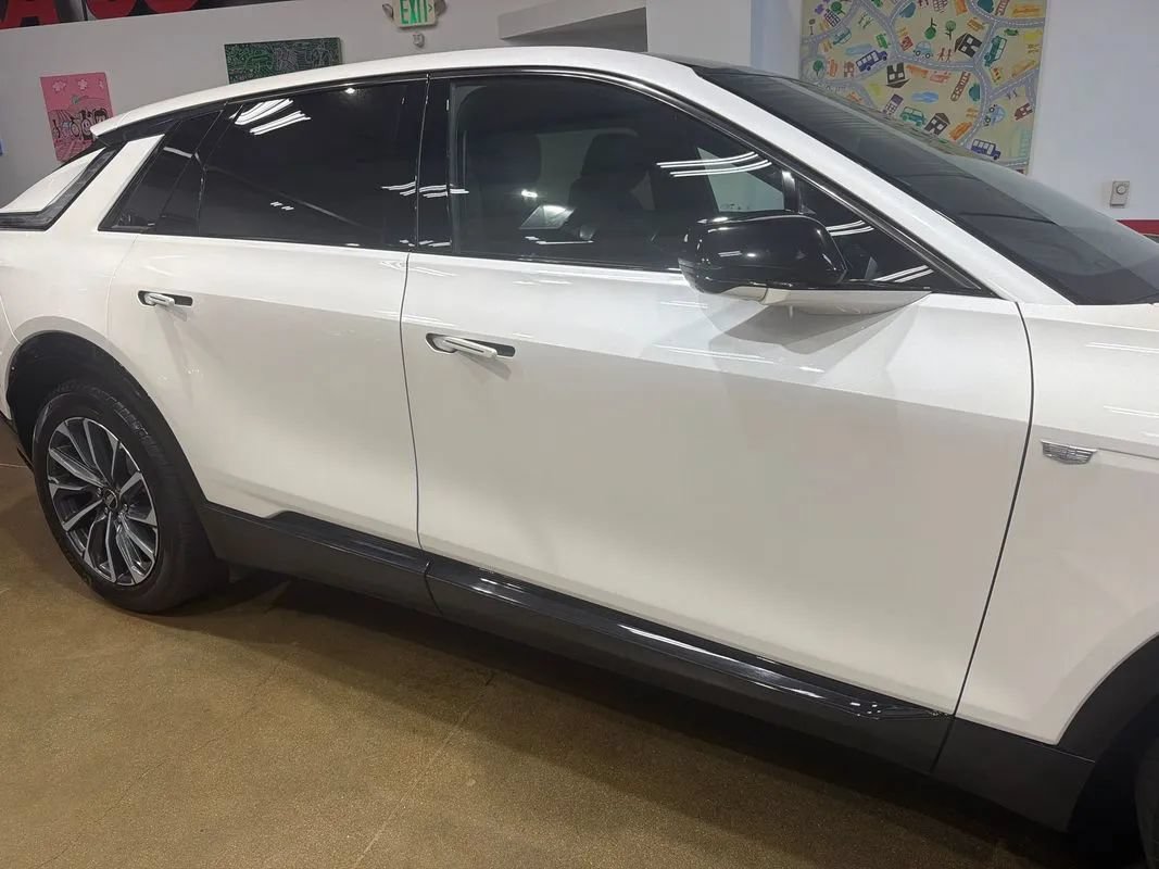 Used 2024 Cadillac Lyriq Sport AWD/4WD image 32