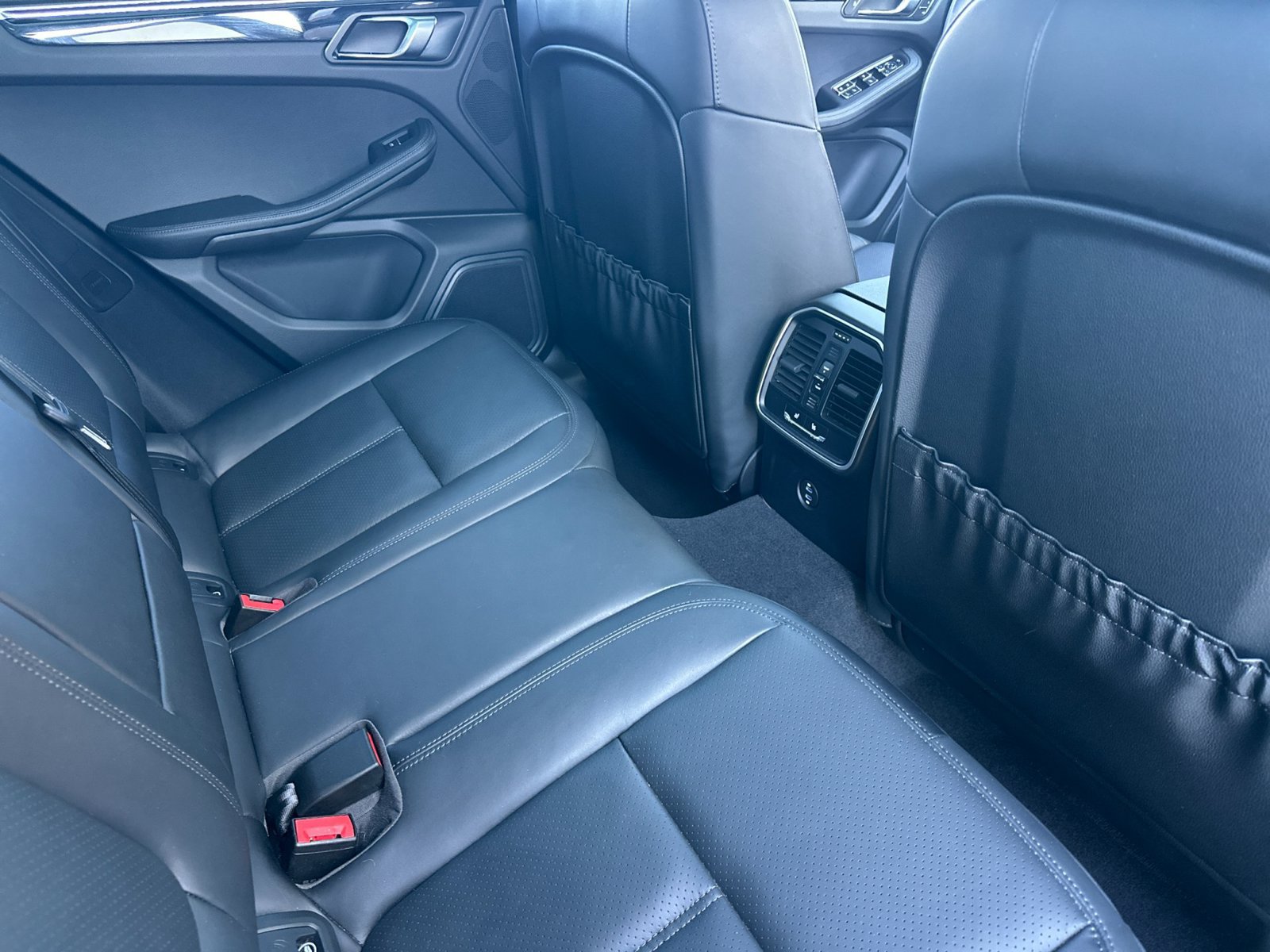 Used 2026 Porsche Macan AWD/4WD image 26