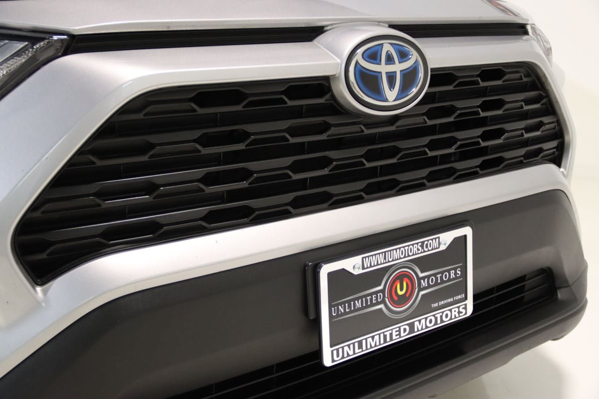 Used 2022 Toyota RAV4 XLE Premium AWD/4WD image 22