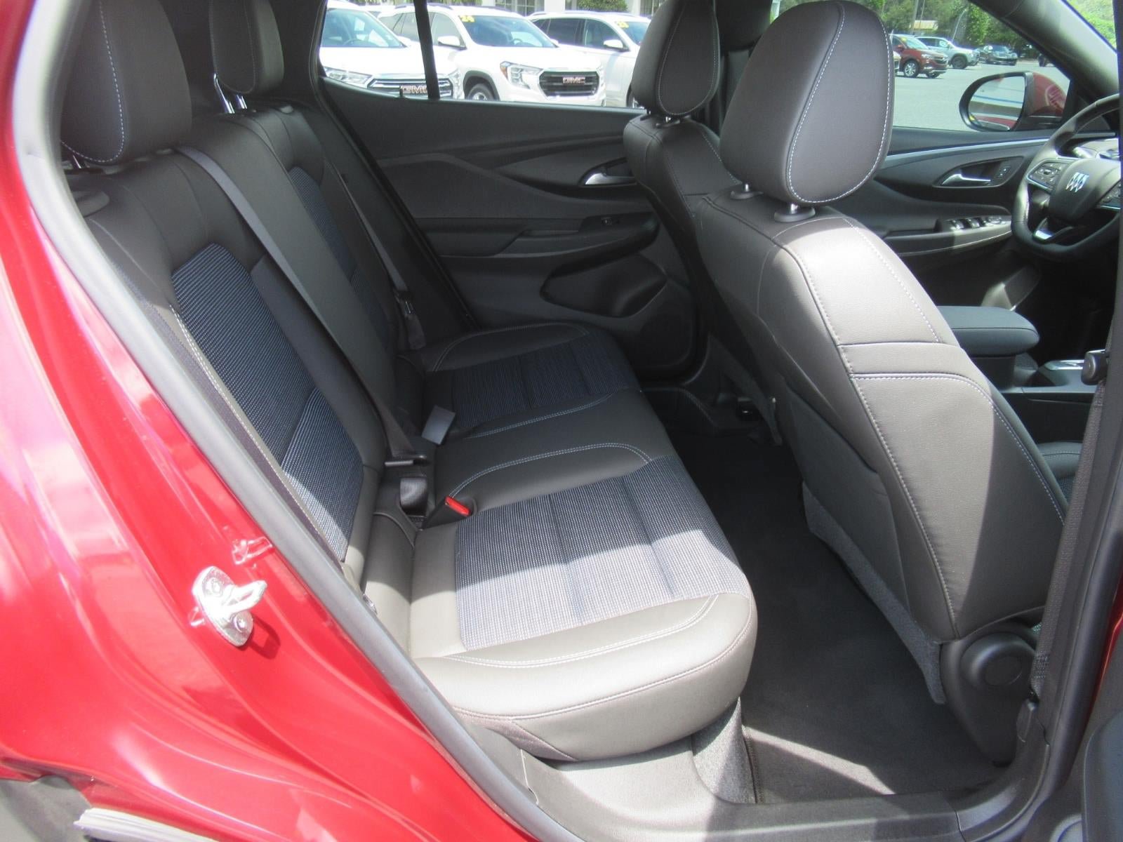Used 2024 Buick Envista Preferred w/ Convenience I Package FWD image 31