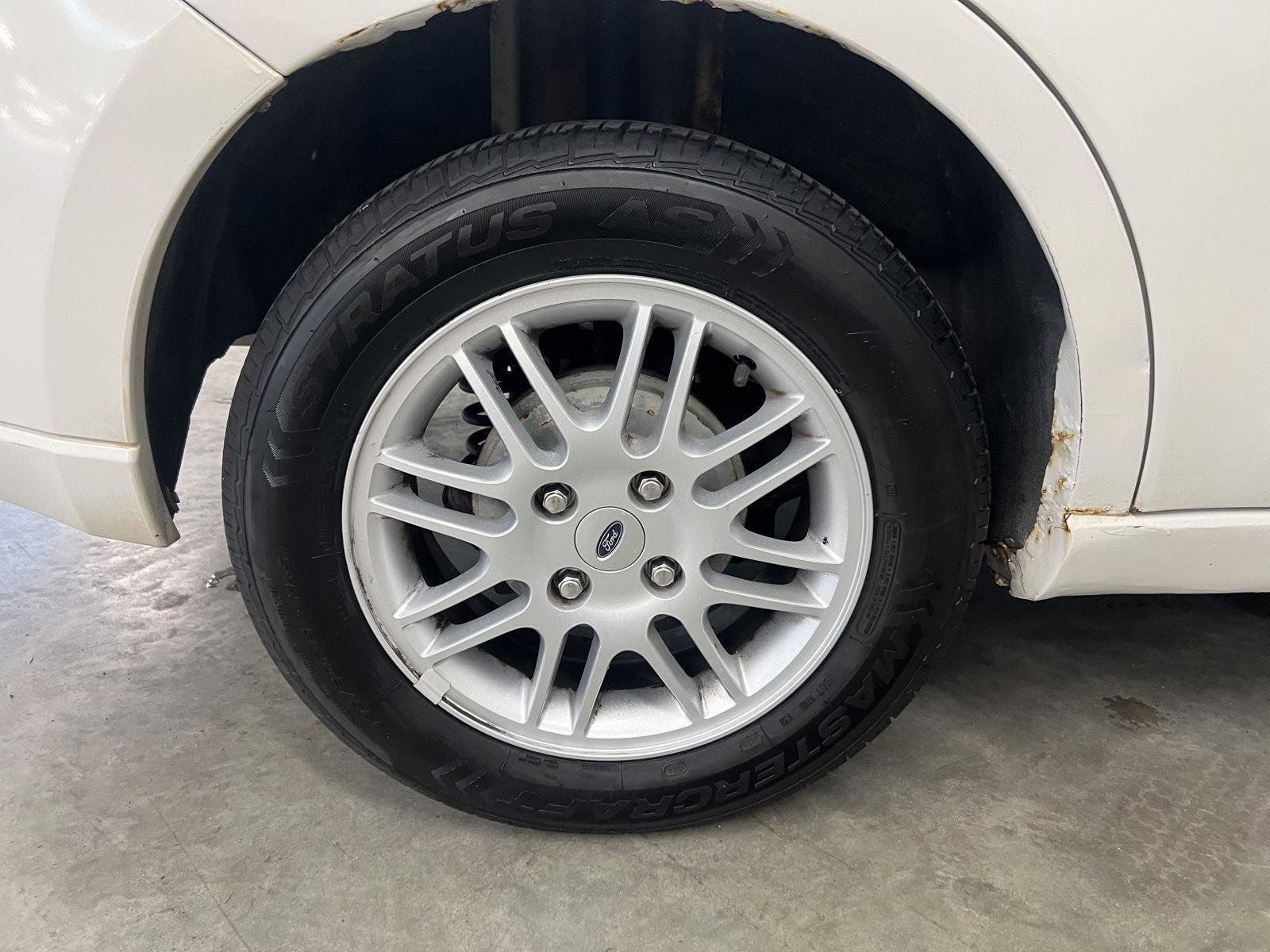 Used 2010 Ford Focus SE image 37