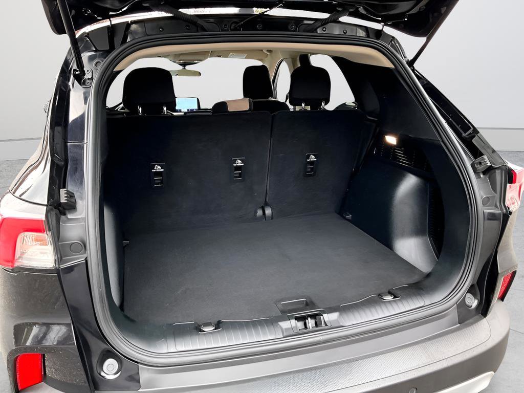 Used 2020 Ford Escape SE image 23