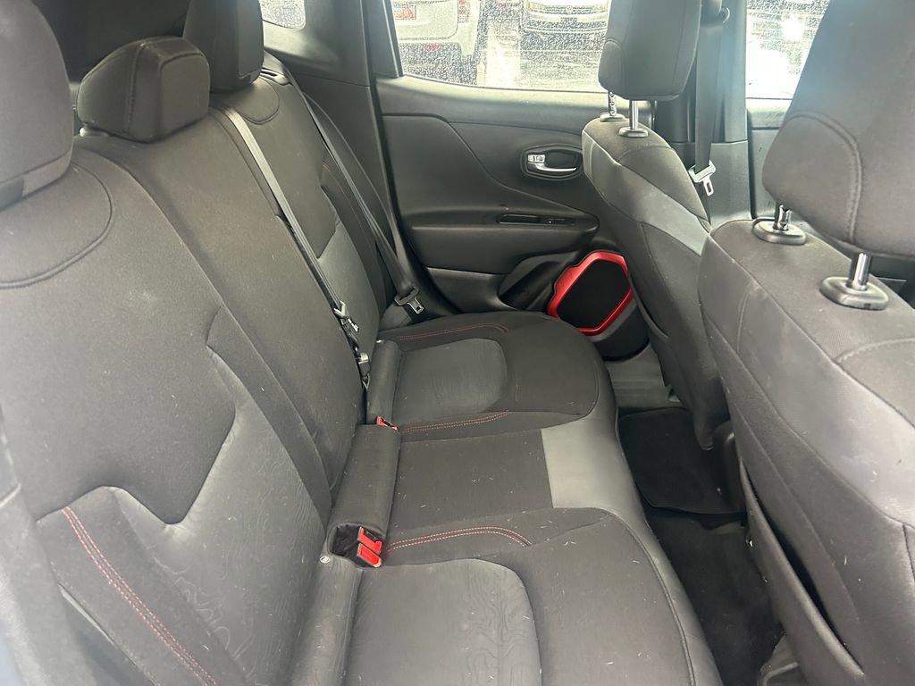 Used 2015 Jeep Renegade Trailhawk w/ Cold Weather Group image 29