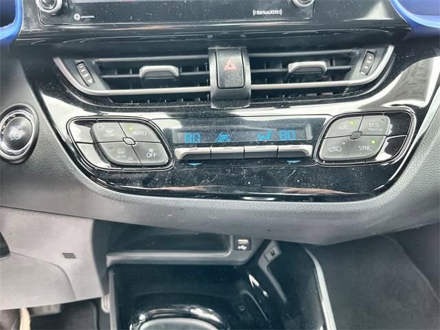 Used 2022 Toyota C-HR XLE image 27