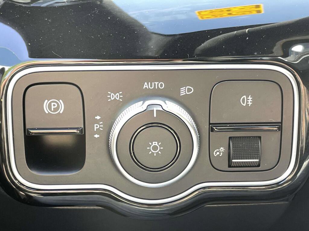 Used 2020 Mercedes-Benz CLA 250 4MATIC image 30