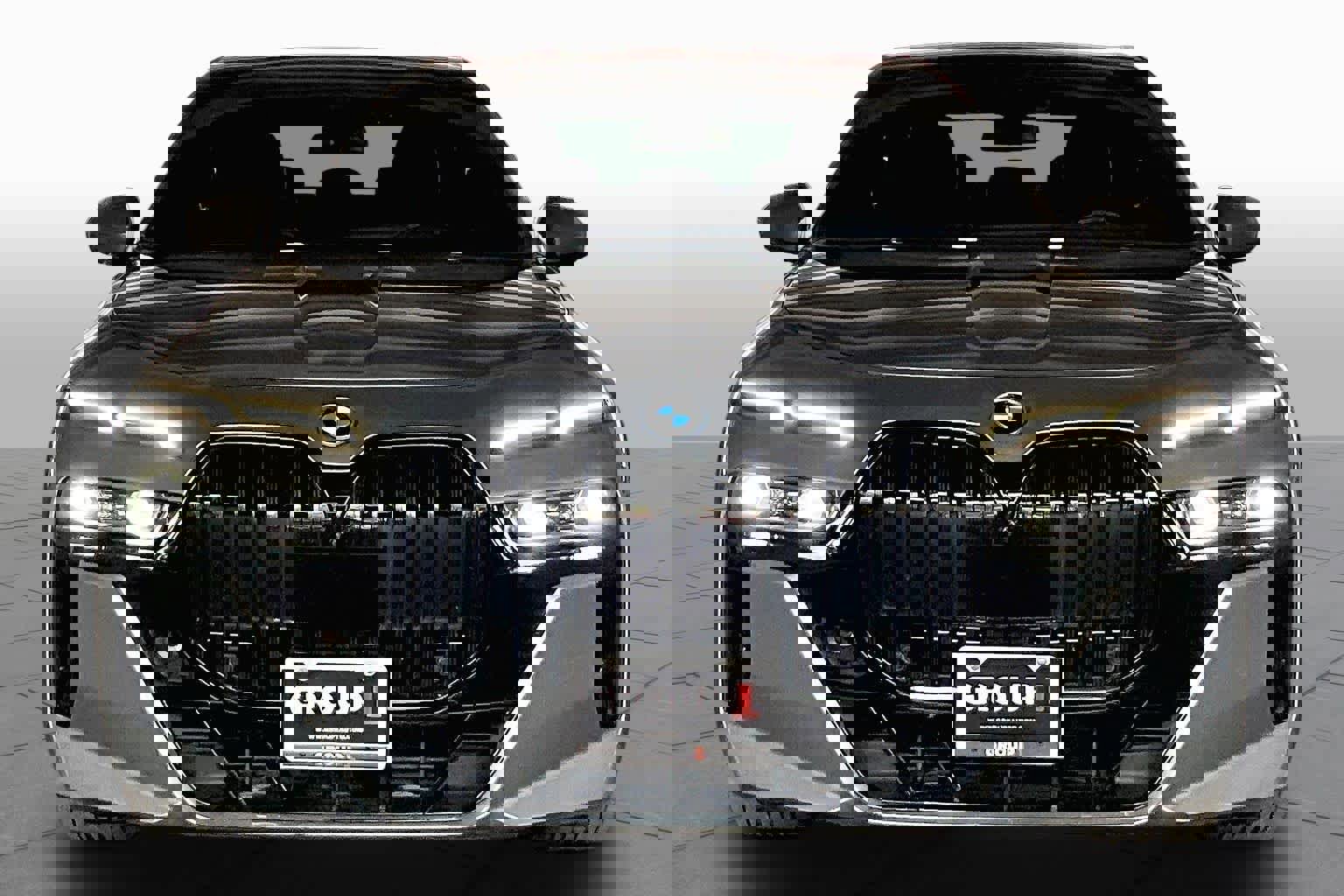 Used 2023 BMW i7 xDrive60 w/ Parking Assistance Package AWD/4WD image 3