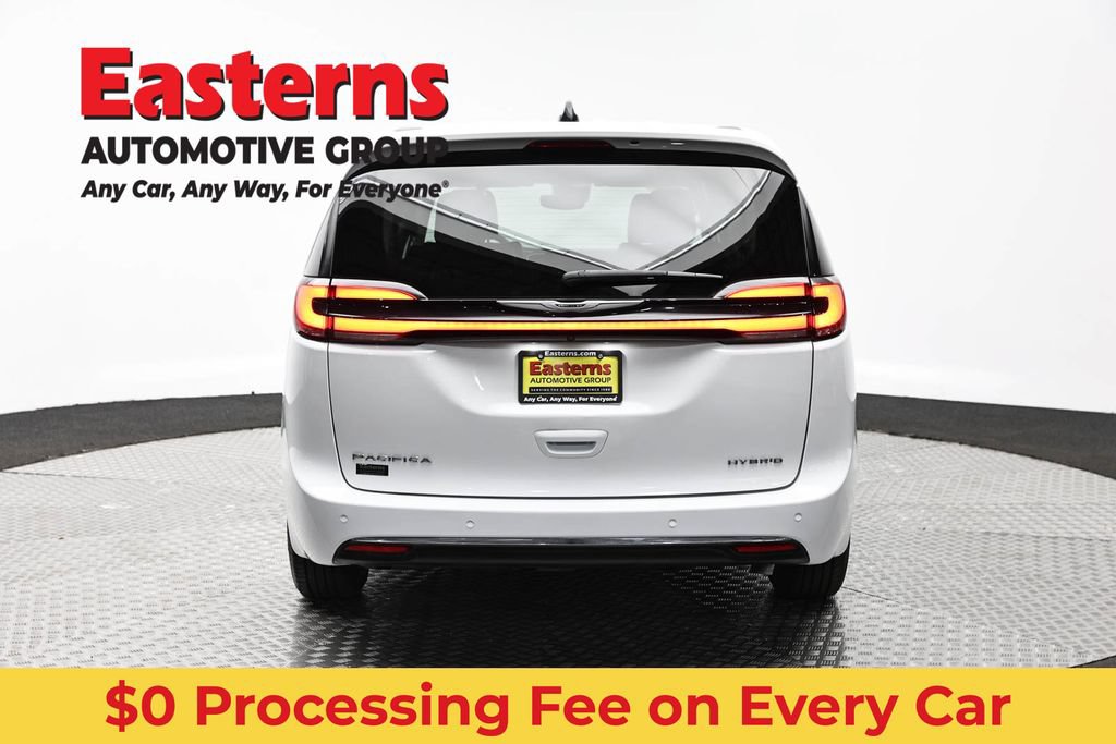 Used 2024 Chrysler Pacifica Limited FWD image 5