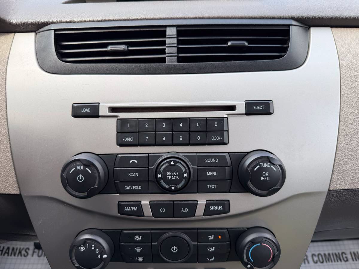 Used 2009 Ford Focus SE FWD image 18