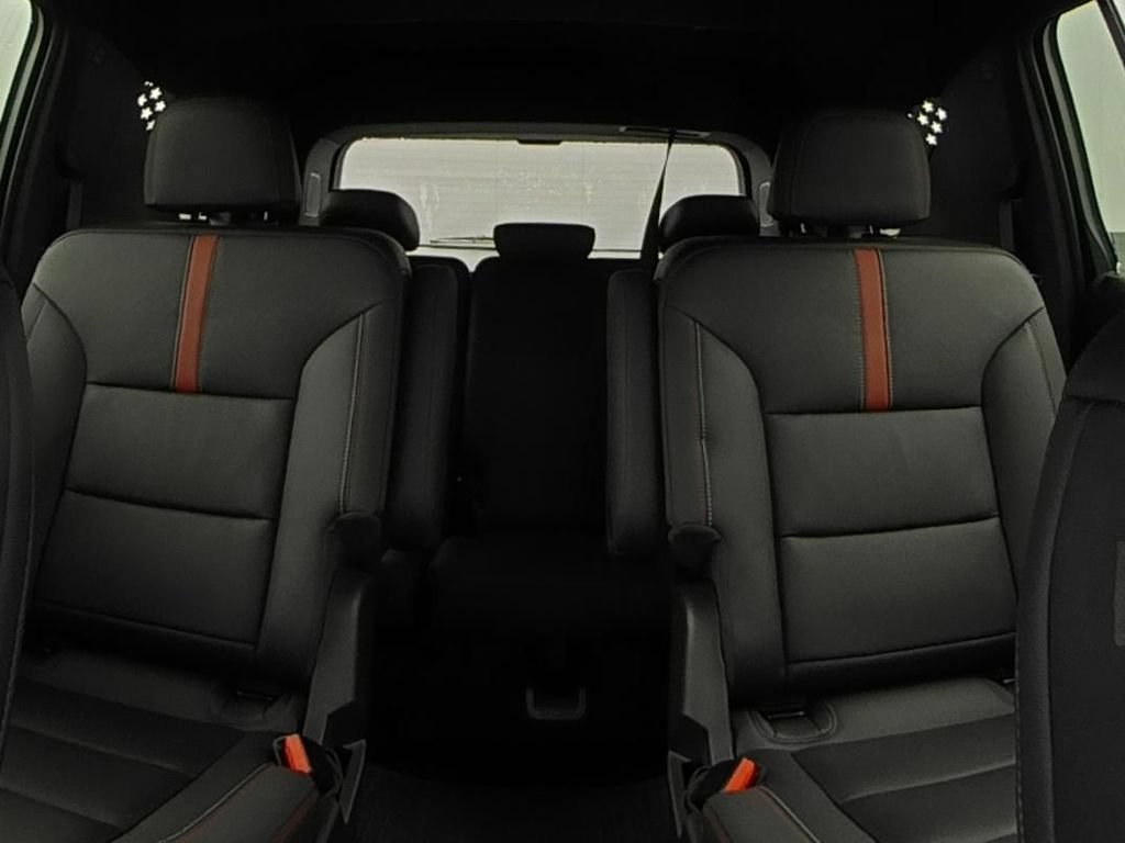Used 2025 Chevrolet Traverse RS w/ LPO, Floor Liner Package FWD image 10