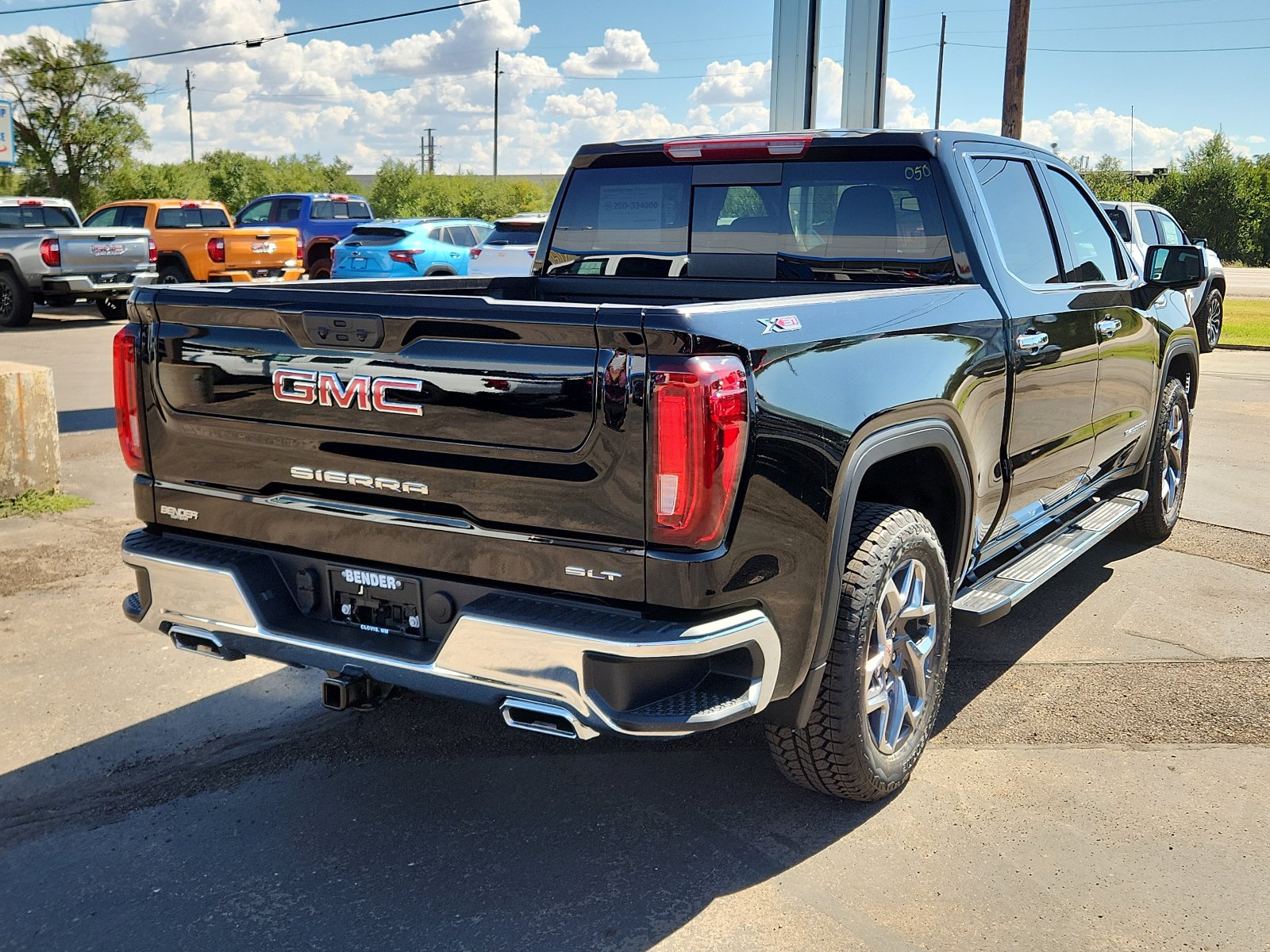 New 2026 GMC Sierra 1500 SLT image 4