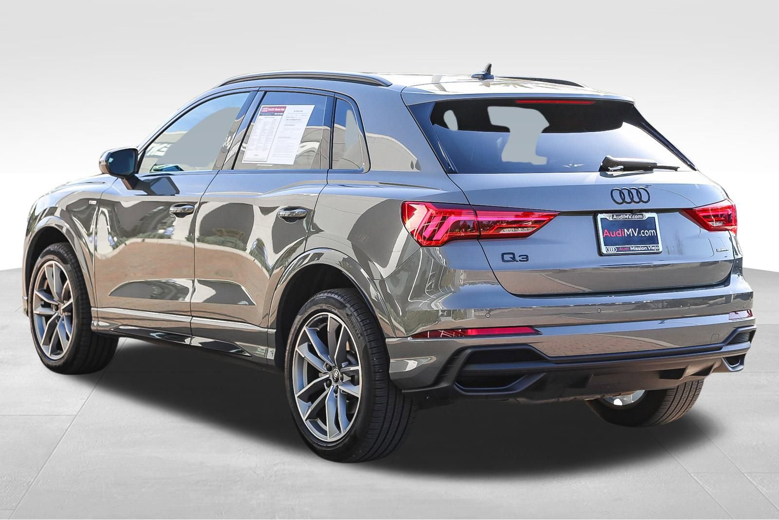 Used 2023 Audi Q3 2.0T Premium w/ Black Optic Sport Package image 7