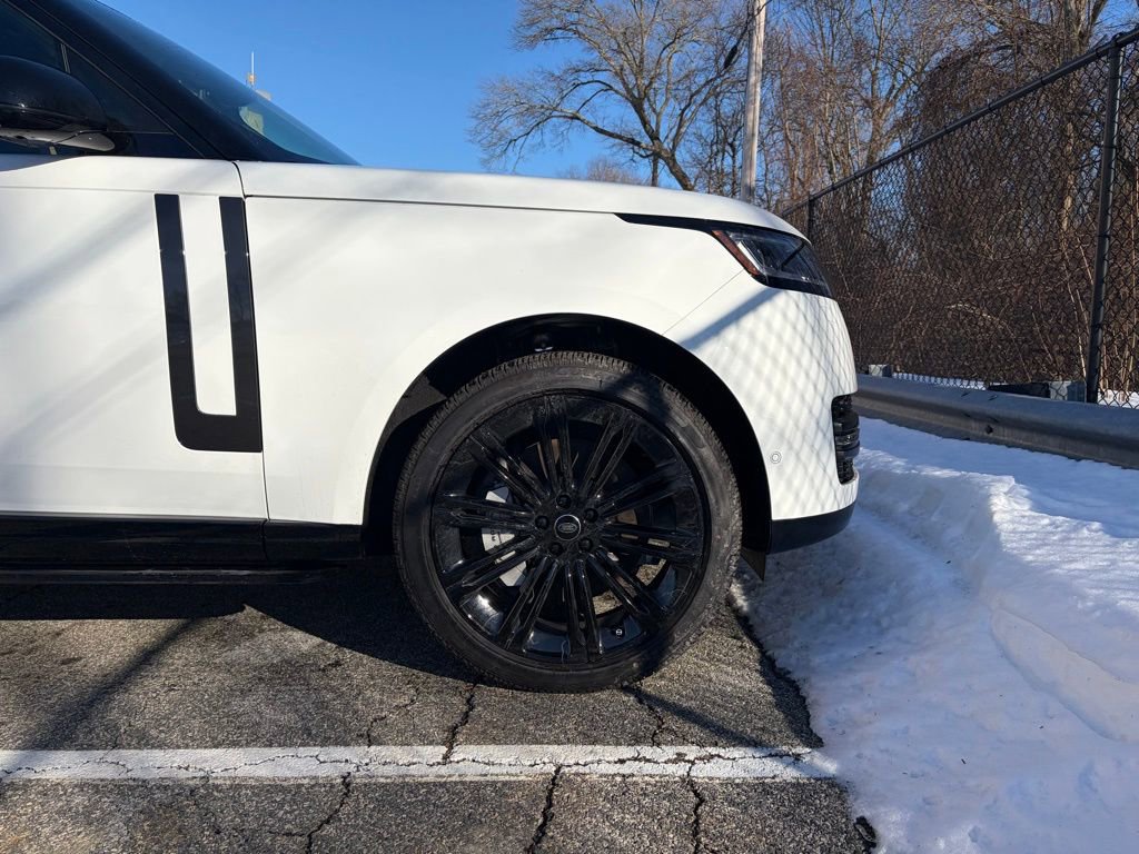 New 2025 Land Rover Range Rover SE image 9