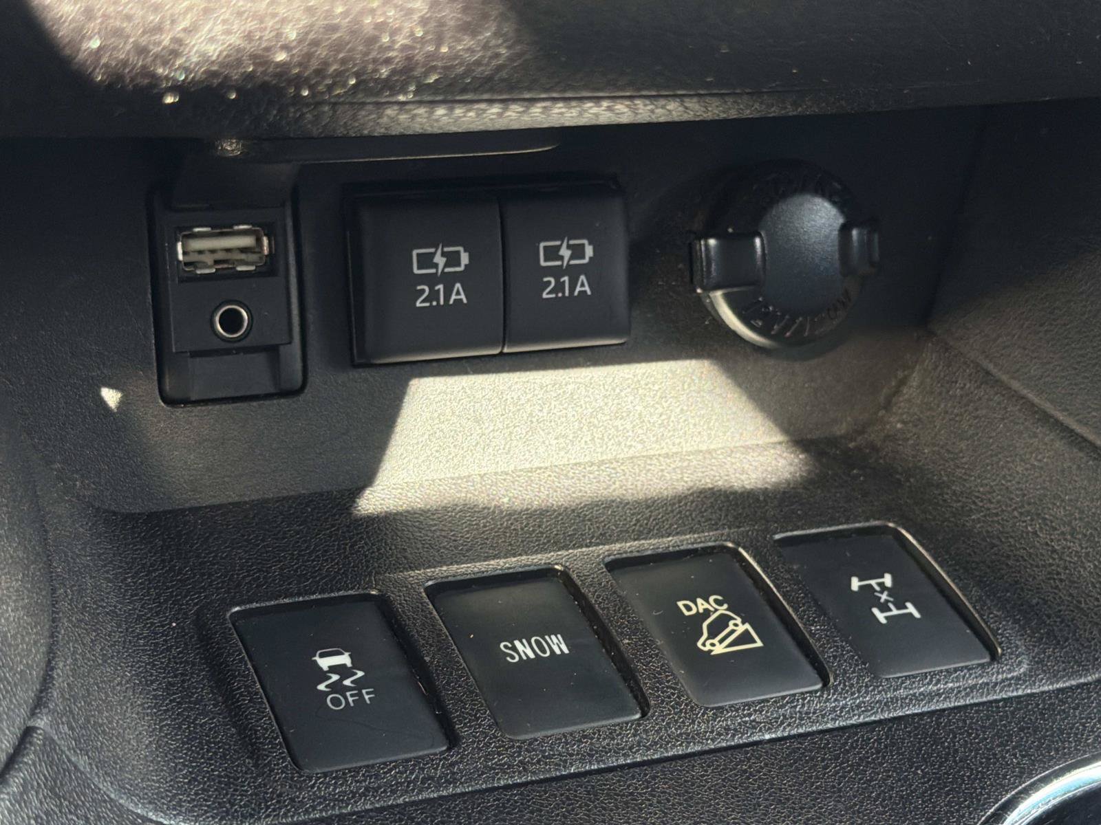 Used 2017 Toyota Highlander XLE w/ Carpet Mat Package AWD/4WD image 26