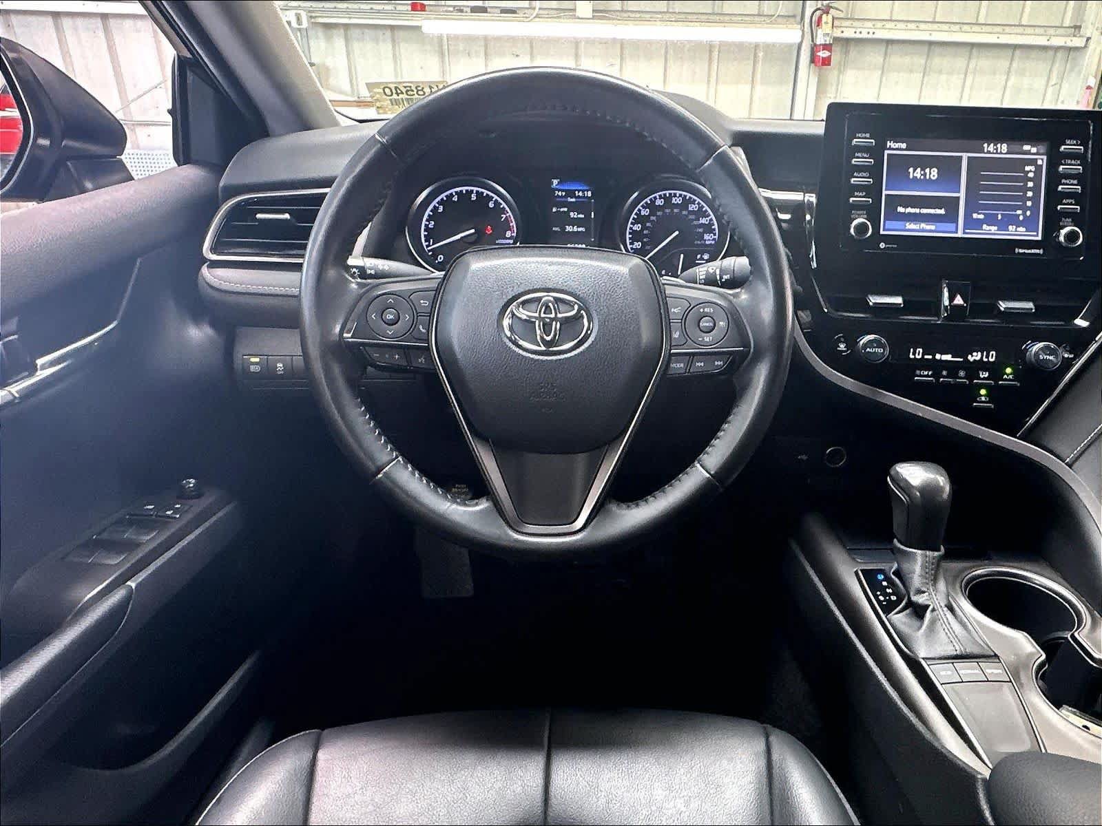 Used 2022 Toyota Camry SE w/ Convenience Package FWD image 11
