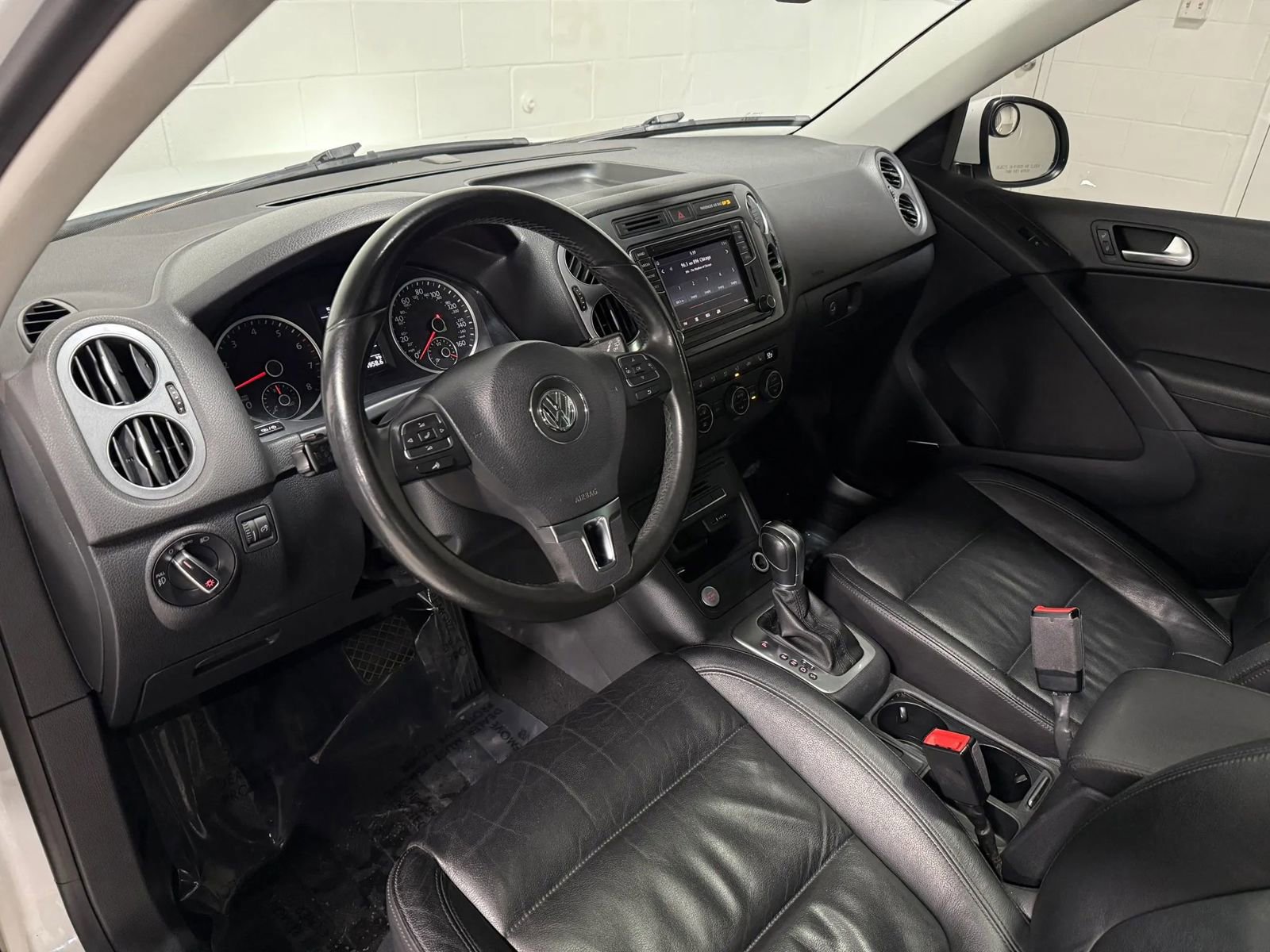 Used 2017 Volkswagen Tiguan SEL FWD image 8