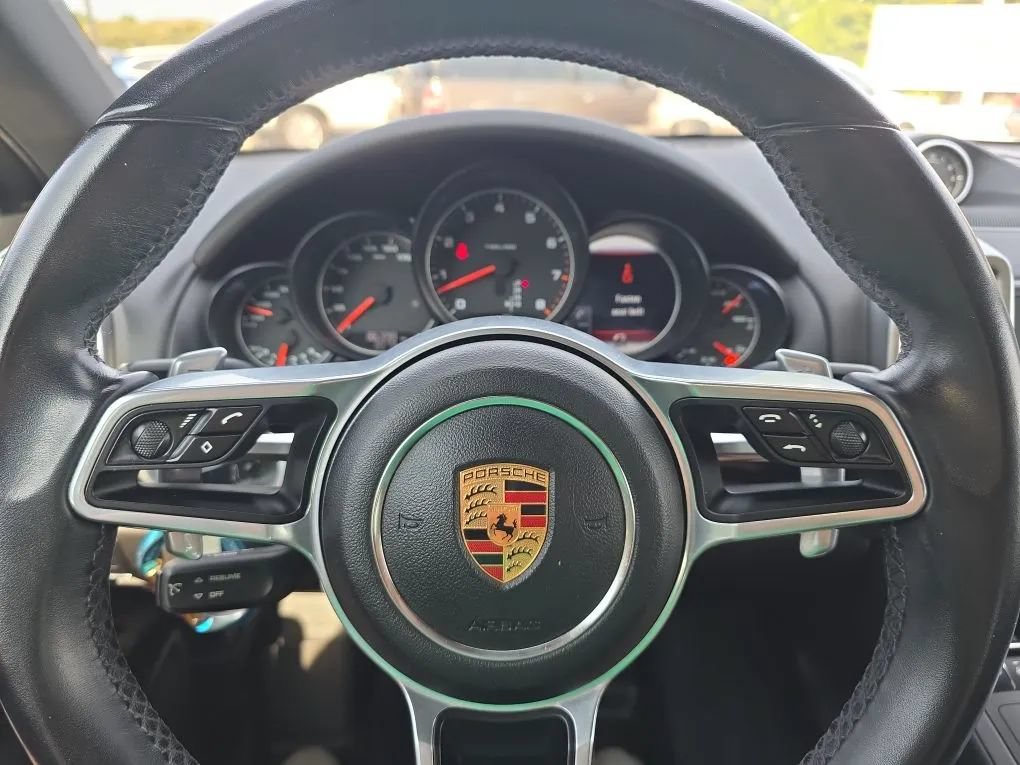 Used 2017 Porsche Cayenne AWD/4WD image 16