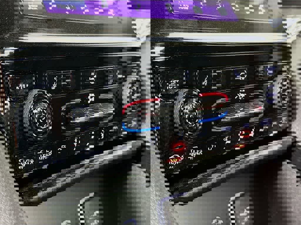 Used 2022 Jeep Grand Cherokee L Laredo w/ Luxury Tech Group I image 17