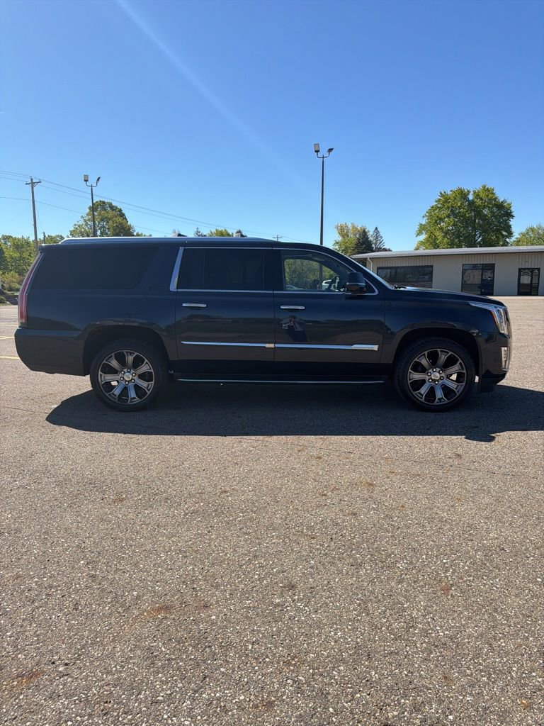 Used 2017 Cadillac Escalade ESV Premium Luxury AWD/4WD image 3