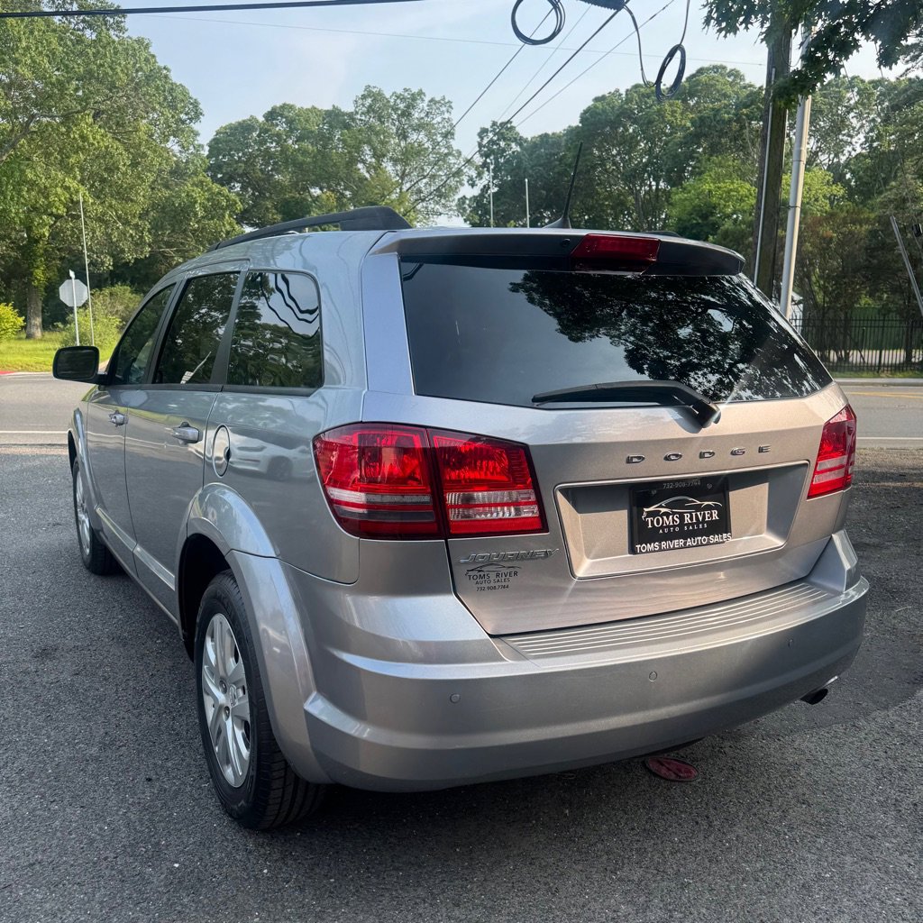 Used 2020 Dodge Journey SE w/ SE Popular Equipment Group image 4