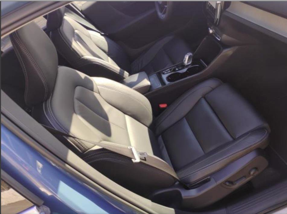 Used 2025 Volvo XC40 B5 Core image 41