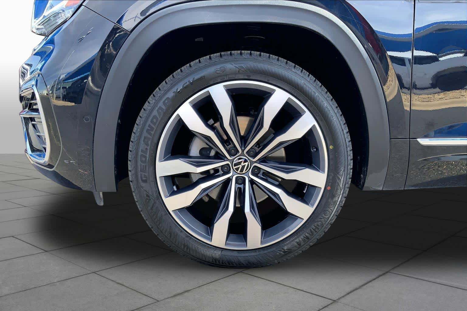 Used 2021 Volkswagen Atlas SEL Premium AWD/4WD image 11