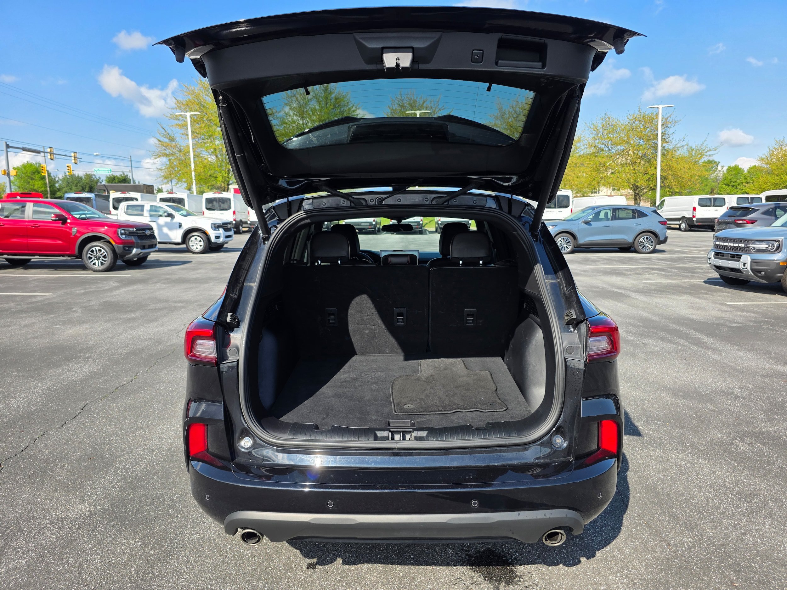 Certified 2024 Ford Escape ST-Line w/ Tech Pack #1 AWD/4WD image 9
