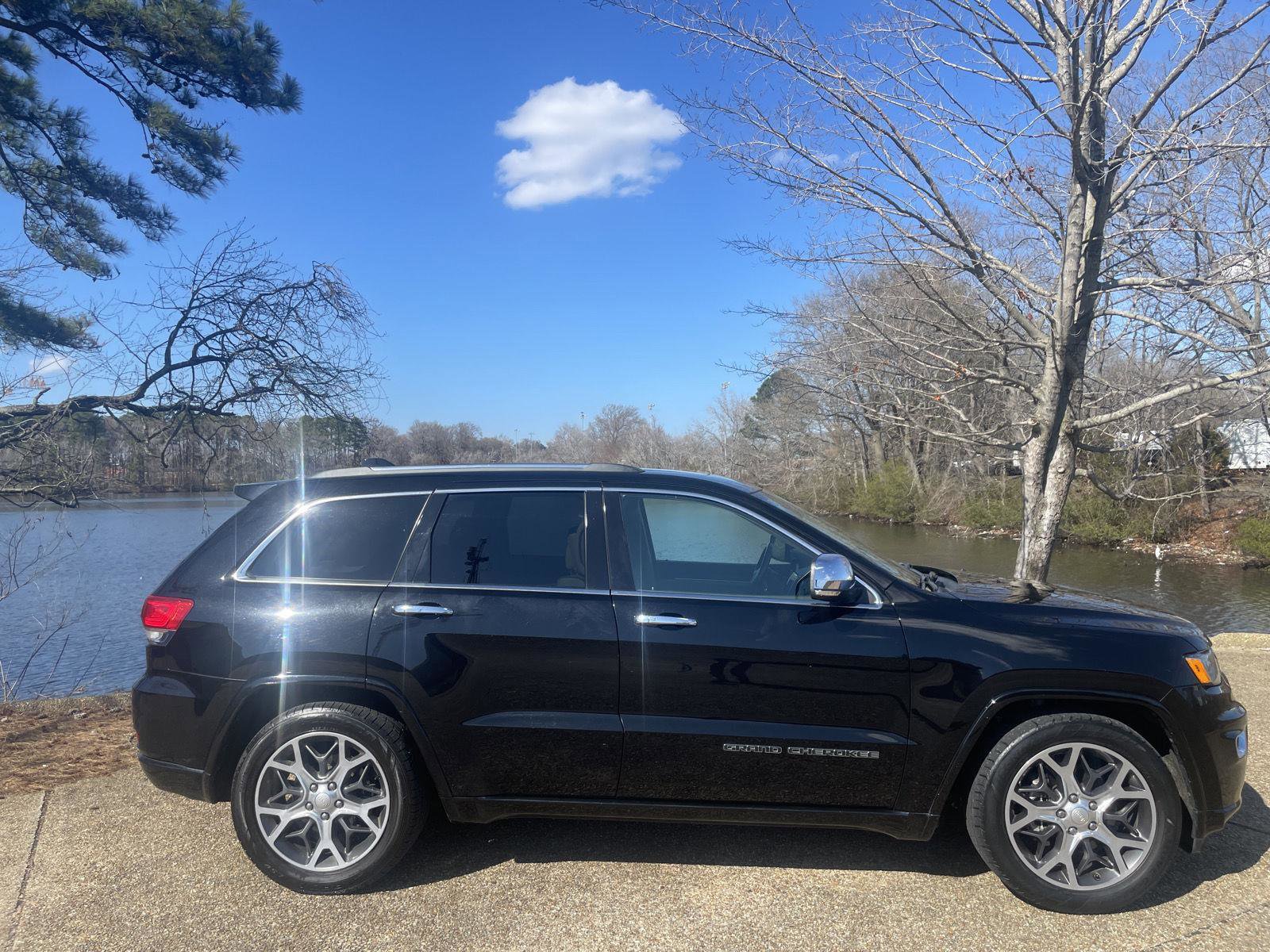 Used 2019 Jeep Grand Cherokee Overland AWD/4WD image 3
