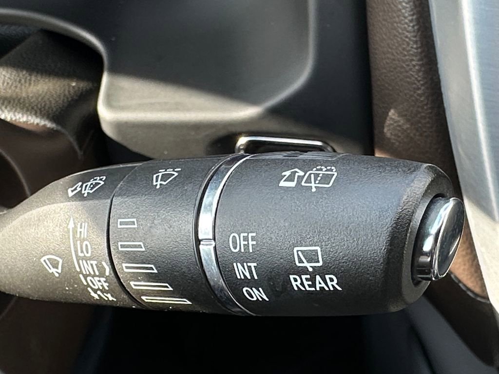 Used 2022 GMC Acadia SLE image 24