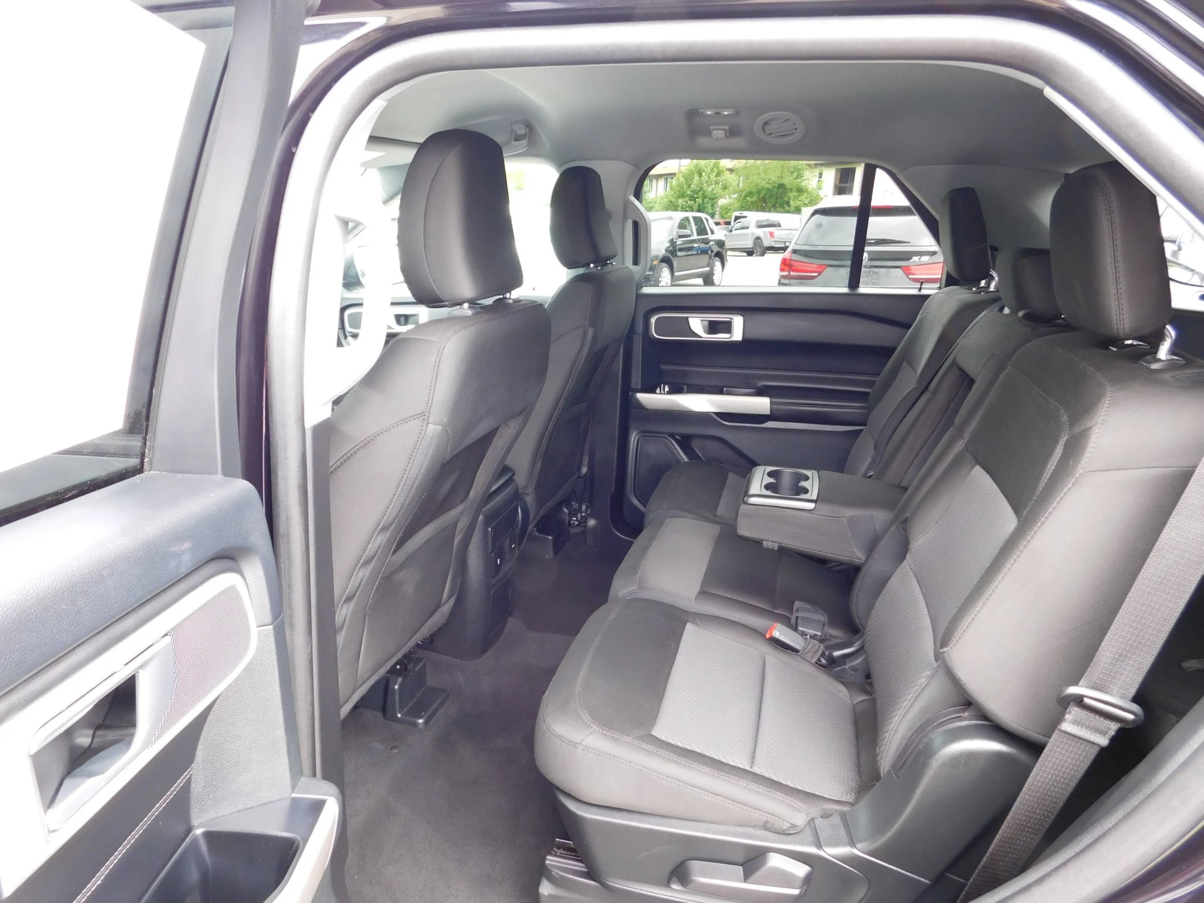 Used 2023 Ford Explorer XLT AWD/4WD image 14