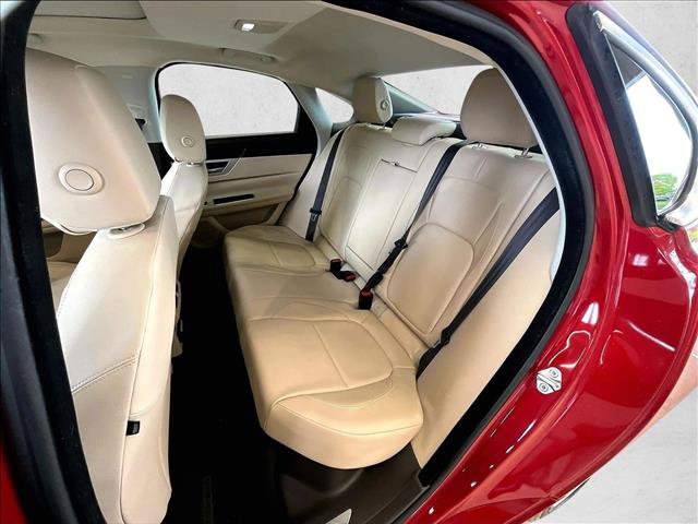 Used 2018 Jaguar XF Premium RWD image 25