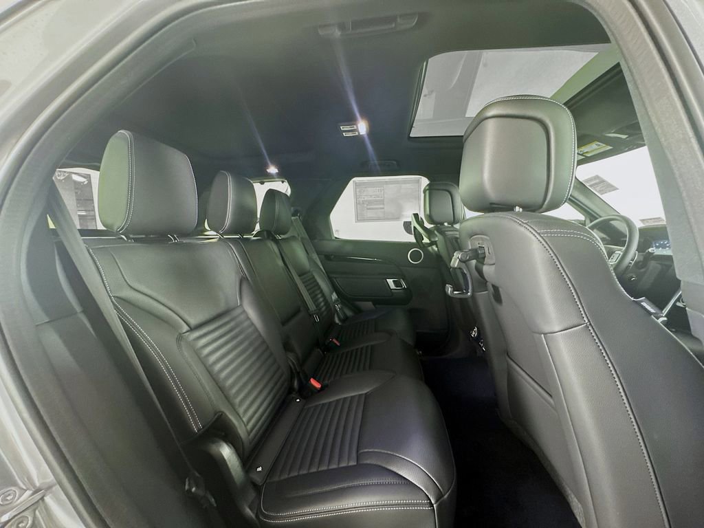 New 2025 Land Rover Discovery S image 27