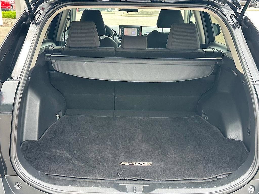 Certified 2021 Toyota RAV4 LE w/ Carpet Mat Package (TMS) AWD/4WD image 11