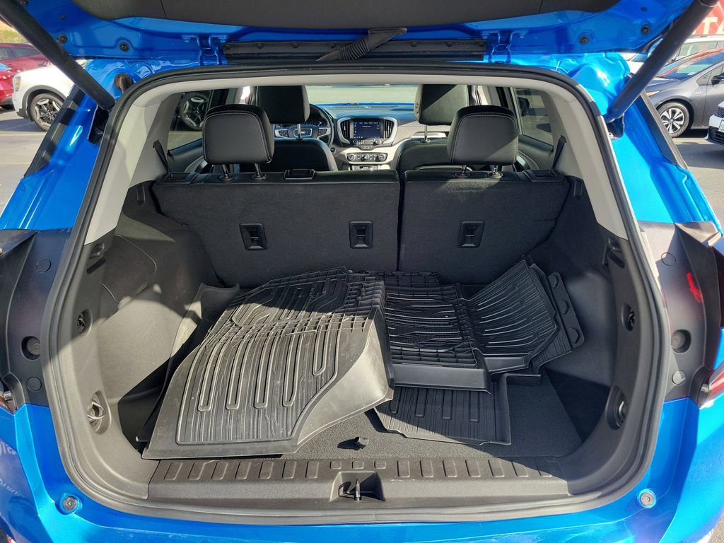 Used 2024 GMC Terrain SLT w/ LPO, Floor Liner Package image 9