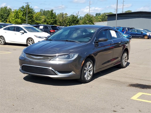 Used 2016 Chrysler 200 Limited image 2