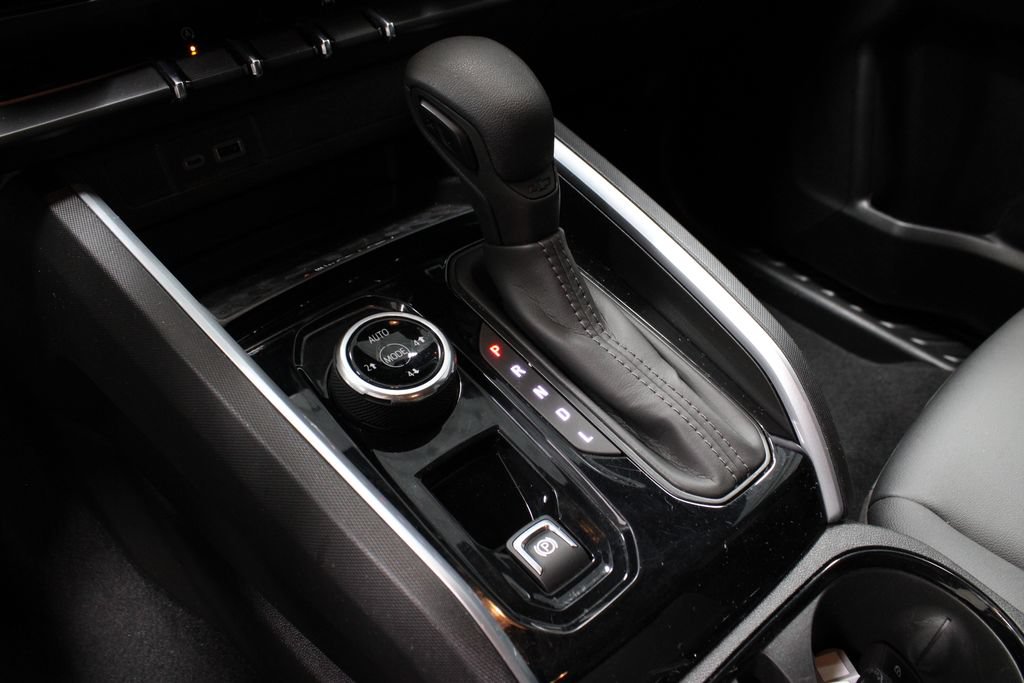 Used 2025 Chevrolet Colorado Trail Boss AWD/4WD image 35