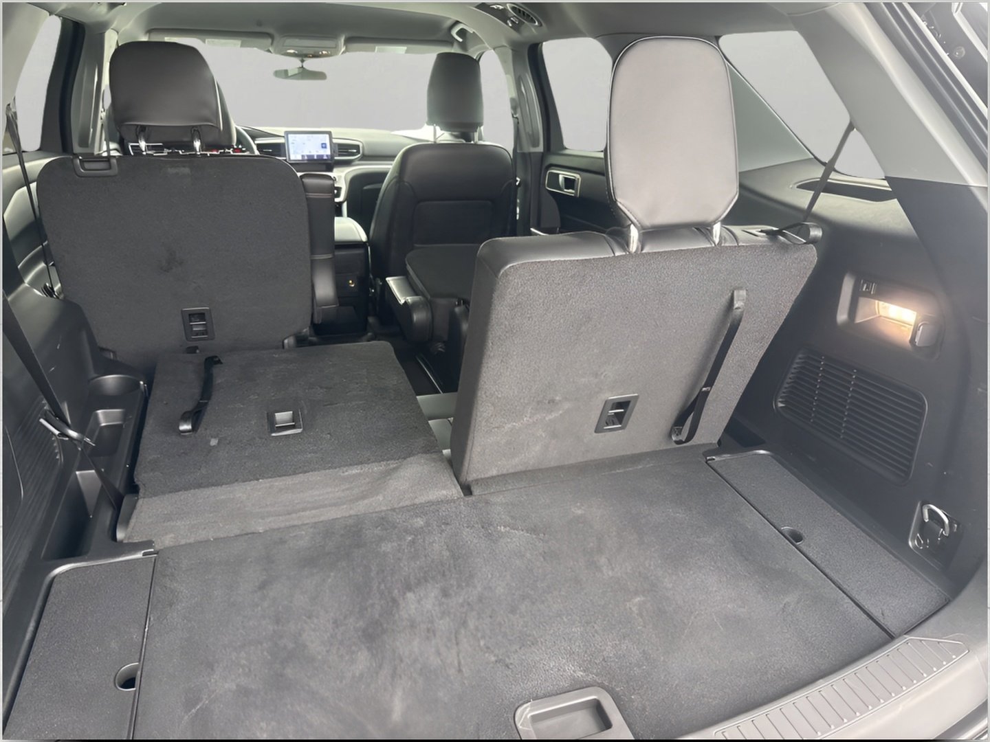 Used 2023 Ford Explorer XLT w/ Equipment Group 202A image 24