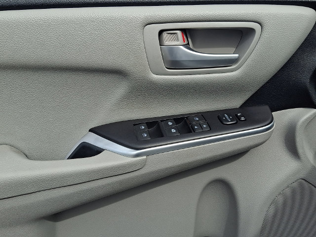 Used 2015 Toyota Camry LE FWD image 13