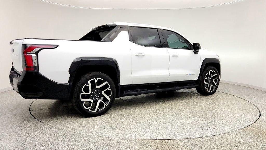 Used 2024 Chevrolet Silverado EV RST AWD/4WD image 5