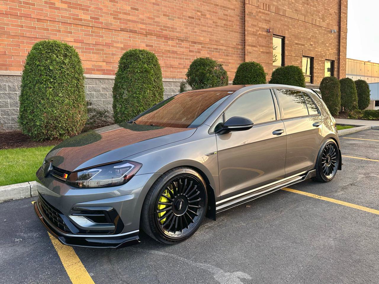Used 2019 Volkswagen Golf R 4-Door AWD/4WD image 4