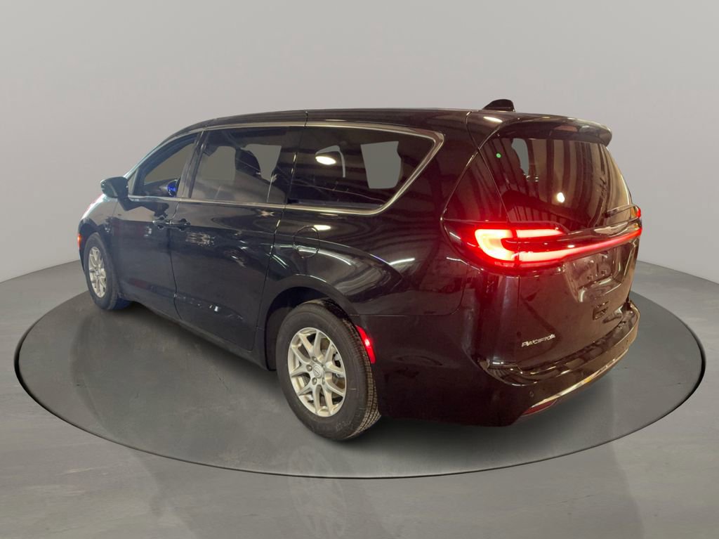 New 2026 Chrysler Pacifica Select image 5