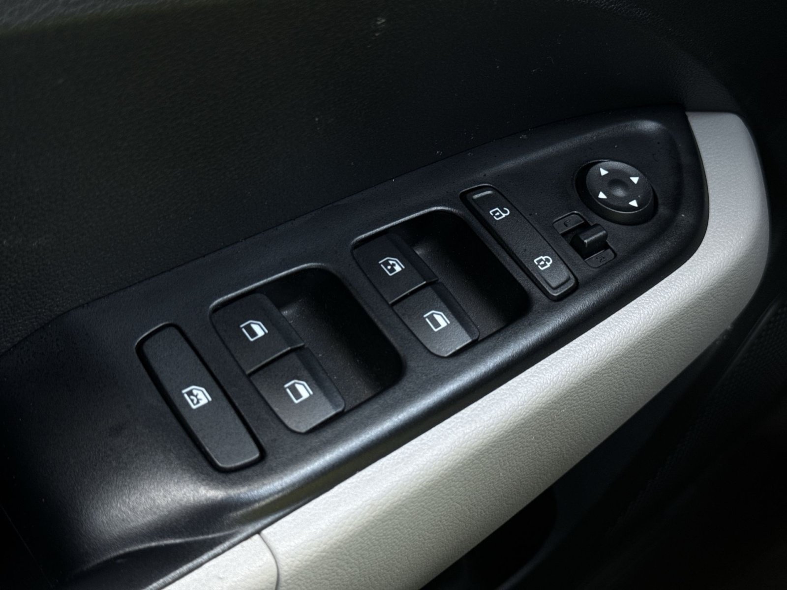 Certified 2024 Hyundai Venue SEL FWD image 13