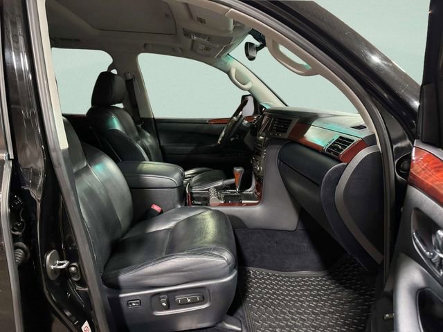 Used 2011 Lexus LX 570 4WD image 30