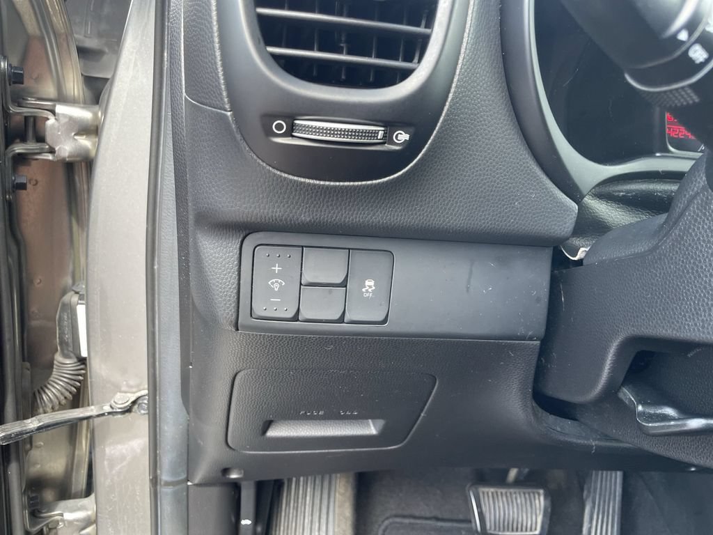 Used 2016 Kia Soul + FWD image 17