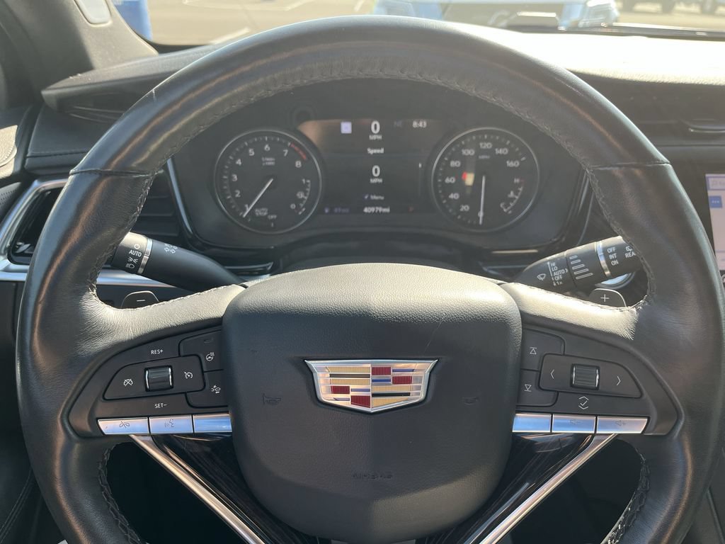 Used 2023 Cadillac XT6 Premium Luxury w/ Technology Package FWD image 14