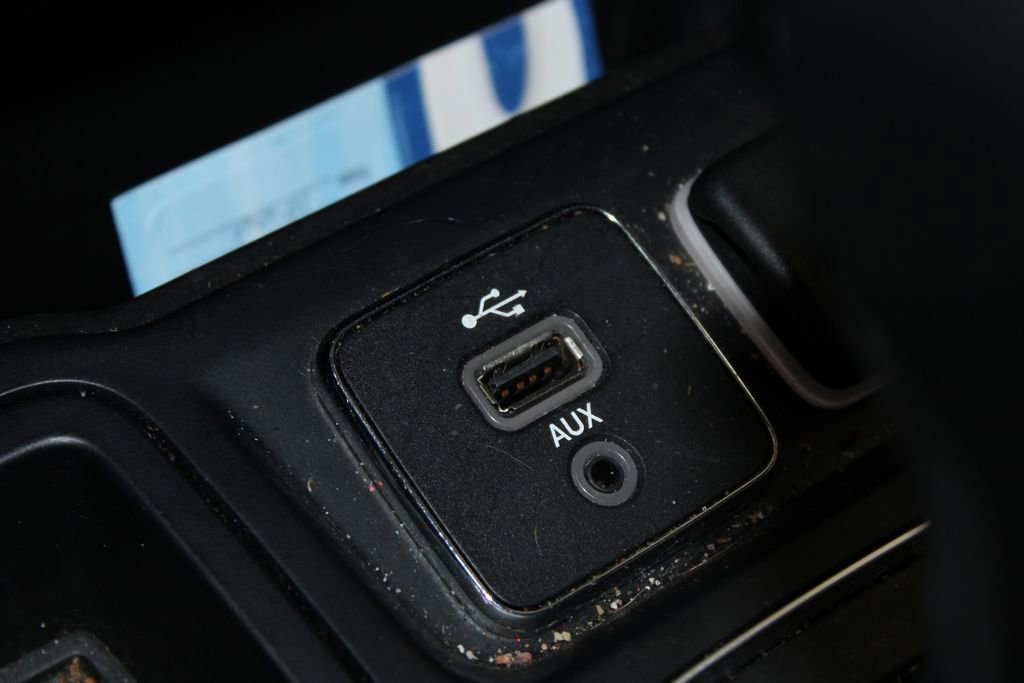 Used 2019 Jeep Cherokee Latitude Plus w/ Comfort/Convenience Group image 30