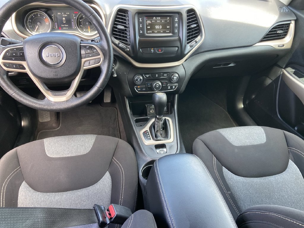 Used 2018 Jeep Cherokee Latitude w/ Safety Group FWD image 15